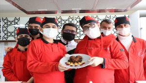 Sebze meyve atıkları "özel eller"de yemek ve tatlıya dönüşüyor