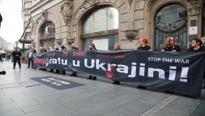 Sırbistan'ın başkenti Belgrad'da Ukrayna'daki savaş protesto edildi