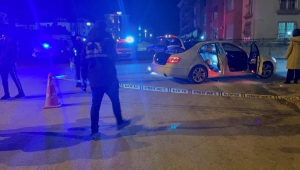 Sivas'ta iş insanı kendisinden iş isteyen kişi tarafından silahla yaralandı