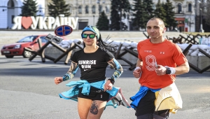 Son günlerde hava saldırılarının azaldığı Kiev'de insan hareketliliği artıyor