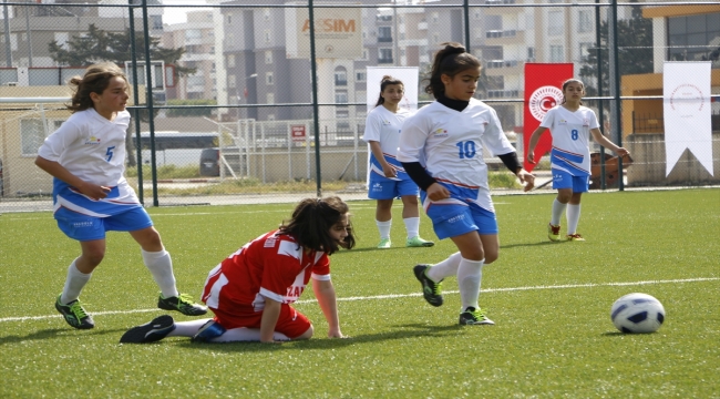 TBMM 23 Nisan Futbol Turnuvası'nın yarı final müsabakaları, Antalya'da başladı