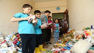 Tekirdağ'da ilkokul öğrencileri ihtiyaç sahibi aileler için erzak kolisi hazırlıyor