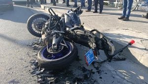 Trabzon'da motosikletli polis, kazada yaralandı