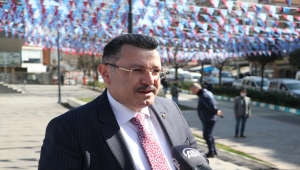 Trabzon'da viyadük ayaklarına 661 metrekarelik Trabzonspor bayrağı asıldı