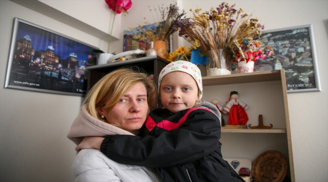 Ukraynalı anne, savaşı "oyun" sanan kızıyla Antalya'ya kardeşinin yanına sığındı 
