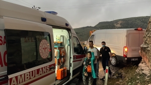 Adıyaman'da çekiciyle minibüs çarpıştı, 3 kişi yaralandı