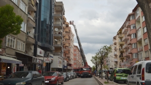 Afyonkarahisar'da apartmanda çıkan yangın söndürüldü