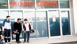 Antalya'da bariyerlere çarpan motosikletin sürücüsü öldü