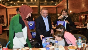 Ardahan'da "Dünya Yetimler Günü" dolayısıyla iftar verildi