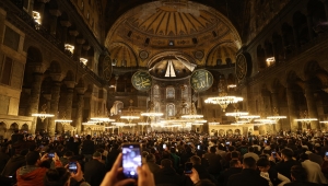 Ayasofya-i Kebir Camii'nde 88 yıl sonra teravih kılındı