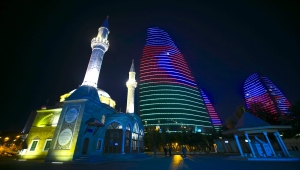 Azerbaycan'da ilk teravih namazı kılındı