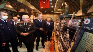 Bakan Akar, TSK komuta kademesiyle "Kayseri Uçak Fabrikası" kitabının tanıtım etkinliğine katıldı: