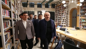 Bakan Karaismailoğlu, Antalya'da gençlerle sahurda bir araya geldi: