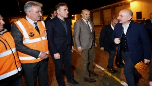 Bakan Karaismailoğlu, Bolu Dağı'nda Karayolları işçileriyle sahur yaptı: