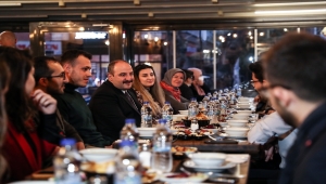Bakan Varank, sürpriz iftar buluşmalarına Ankara'da devam etti