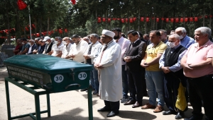 Bursa'daki uçak kazasında ölen pilot Avşar'ın cenazesi Mersin'de defnedildi