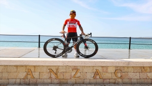 Çanakkale'deki etabı kazanan Avustralyalı Ewan, atalarının mezarlarını ziyaret etti