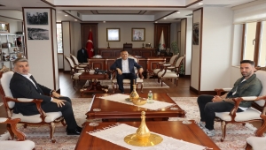 Çaykur Rizesporlu futbolcu Gökhan Gönül'den Vali Çeber'e ziyaret