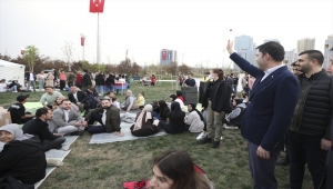 Çevre, Şehircilik ve İklim Değişikliği Bakanı Kurum, gençlerle iftarda buluştu: