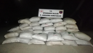 Diyarbakır'da 3 ton 280 kilogram kaçak çay ele geçirildi 