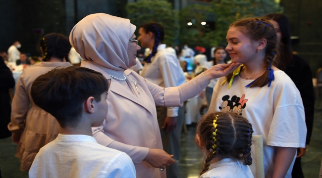 Emine Erdoğan, savaş mağduru Ukraynalı çocuklarla iftarda bir araya geldi: