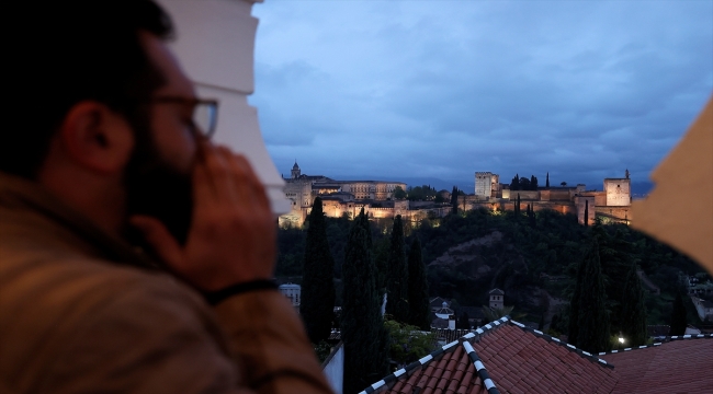 Granada'daki Müslümanlar iftarı El Hamra Sarayı karşısındaki Ulu Cami'de yapıyor