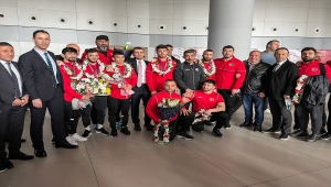 Grekoromen Güreş Milli Takımı yurda döndü