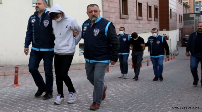 Kayseri'de öldürdükleri kişinin evini de yakan 2 zanlı tutuklandı 