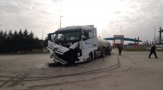 GÜNCELLEME - Kocaeli'de tanker ile servis midibüsü çarpıştı, 22 kişi yaralandı