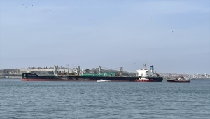 GÜNCELLEME - Yük gemisi Haydarpaşa Limanı'nda karaya oturdu