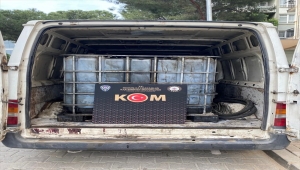 İzmir'de kaçak akaryakıt üretiminde kullanılan 2 bin 500 litre atık yağ ele geçirildi