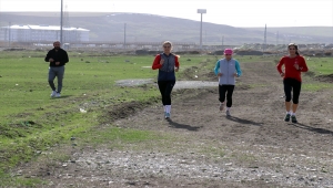 Kadın milli atletler Ağrı'da güç depoluyor