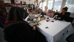 Kadınların atık malzemelerden yaptıkları el emeği ürünler yurt dışına açıldı 