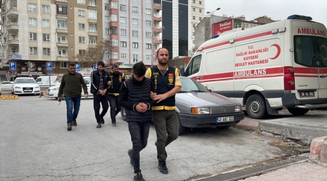 Kayseri'de otomobil hırsızları güvenlik kameralarından tespit edilerek yakalandı