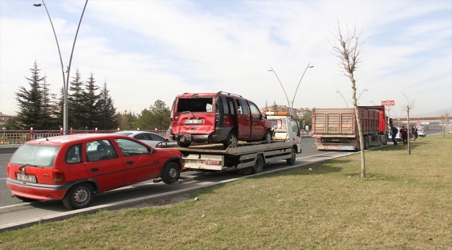 Kayseri'de zincirleme trafik kazasında bir kişi yaralandı