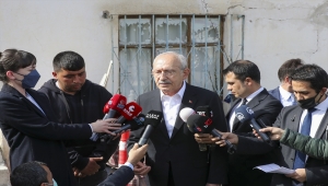 Kılıçdaroğlu, borcu nedeniyle elektriği kesilen evi ziyaretinde konuştu: