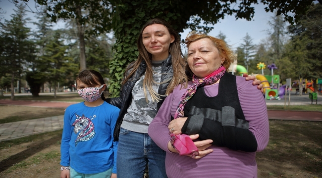 Kırılan kolu savaş nedeniyle tedavi edilemeyen Ukraynalı kadın Çorum'da sağlığına kavuştu