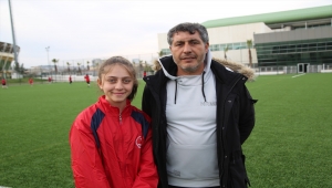 "Kızsın futbol oynayamazsın" dediler, iki farklı branşta milli oldu