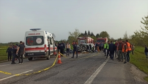 Kocaeli'de iki otomobilin çarpıştığı kazada 2 kişi öldü, 1 kişi yaralandı