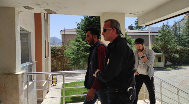Konya'da uyuşturucu tacirleri, denetim yapan narkotik ekiplerine takıldı