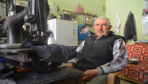 Kütahyalı Süleyman usta 65 yıldır dikiş makinesi tamir ediyor