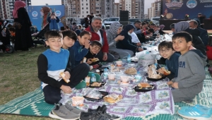 Melikgazi Belediyesi, çocukları iftarda buluşturdu