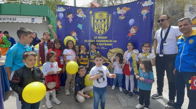 MKE Ankaragücü Kulübü, Kızılay Meydanı'nda 23 Nisan etkinliği düzenledi