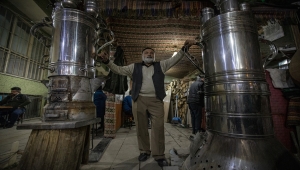 Orucunu açan Erzurumlular, soluğu "kazan semaver"de alıyor