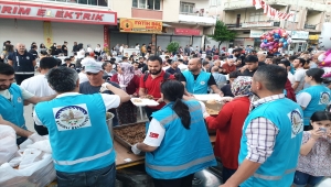 Osmaniye'de geleneksel sokak iftarı