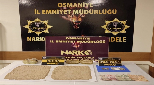 Osmaniye'de yaprak salamurası bidonuna uyuşturucu saklayan 2 zanlı tutuklandı