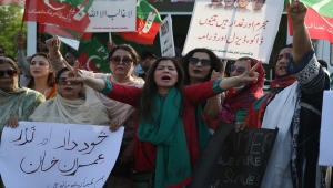 Pakistan Başbakanı Han'dan "hükümete yönelik dış komploya karşı" protesto çağrısı
