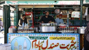 Pakistan'da Müslümanlar ramazanın son hazırlıklarını yapıyor