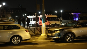 Paris'te polis "dur" ihtarına uymayan sürücünün aracına ateş açtı, 2 kişi öldü