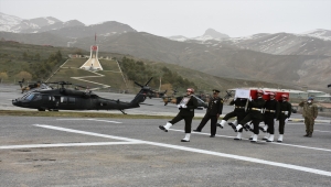 Pençe-Kilit Operasyonu bölgesinde şehit olan asker için Hakkari'de tören düzenlendi